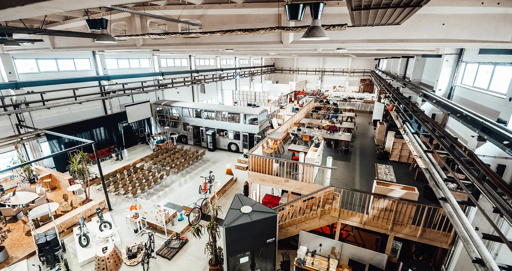 Motionlab Berlin Space mit dem Bus