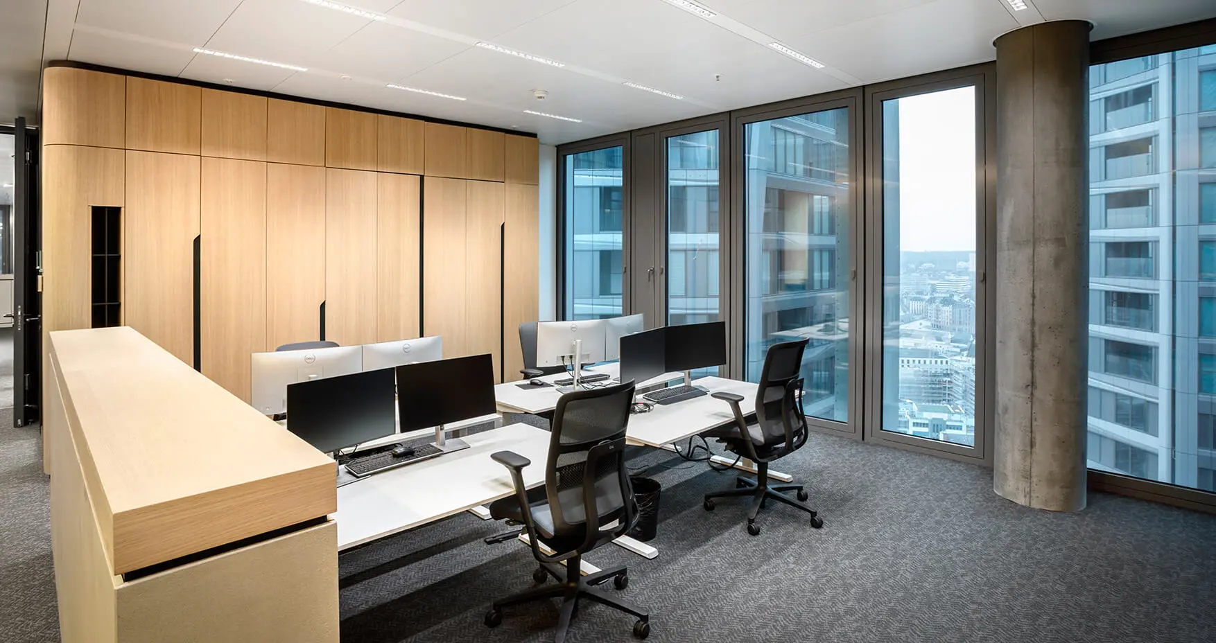 K1 BusinessClub Aqua Tower Fix Desks