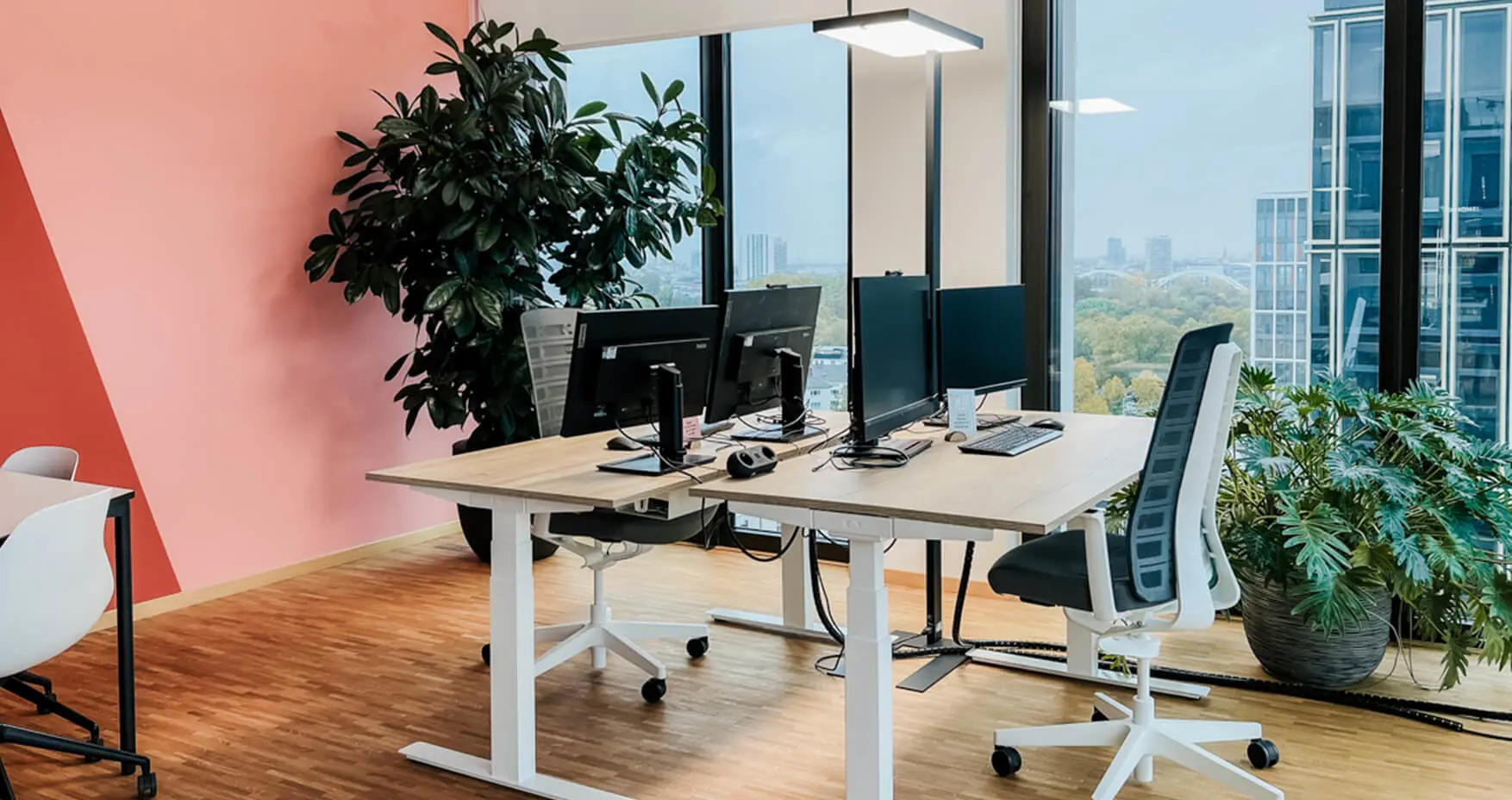 1000 Satellites Mannheim Glueckstein privates Büro