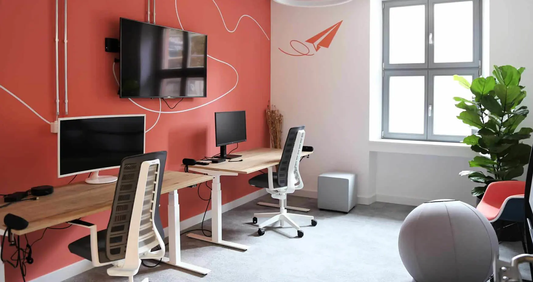 1000 Satellites Mannheim Taylor kleines Büro