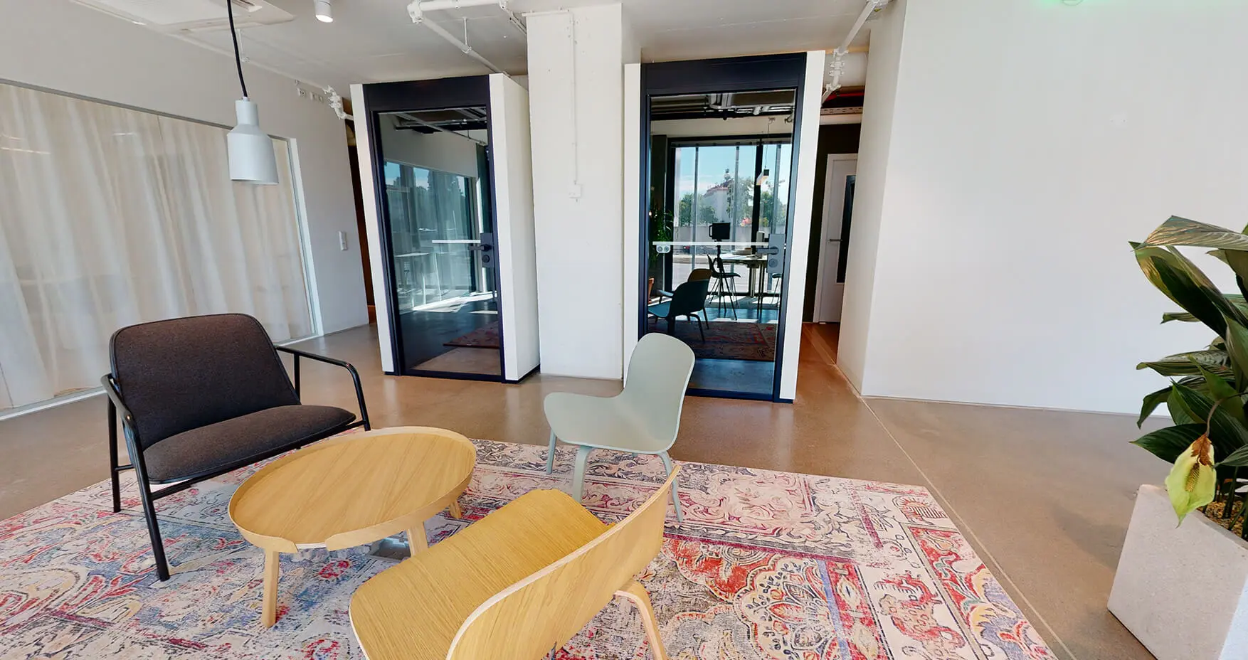 District Living Coworking Telefonboxen