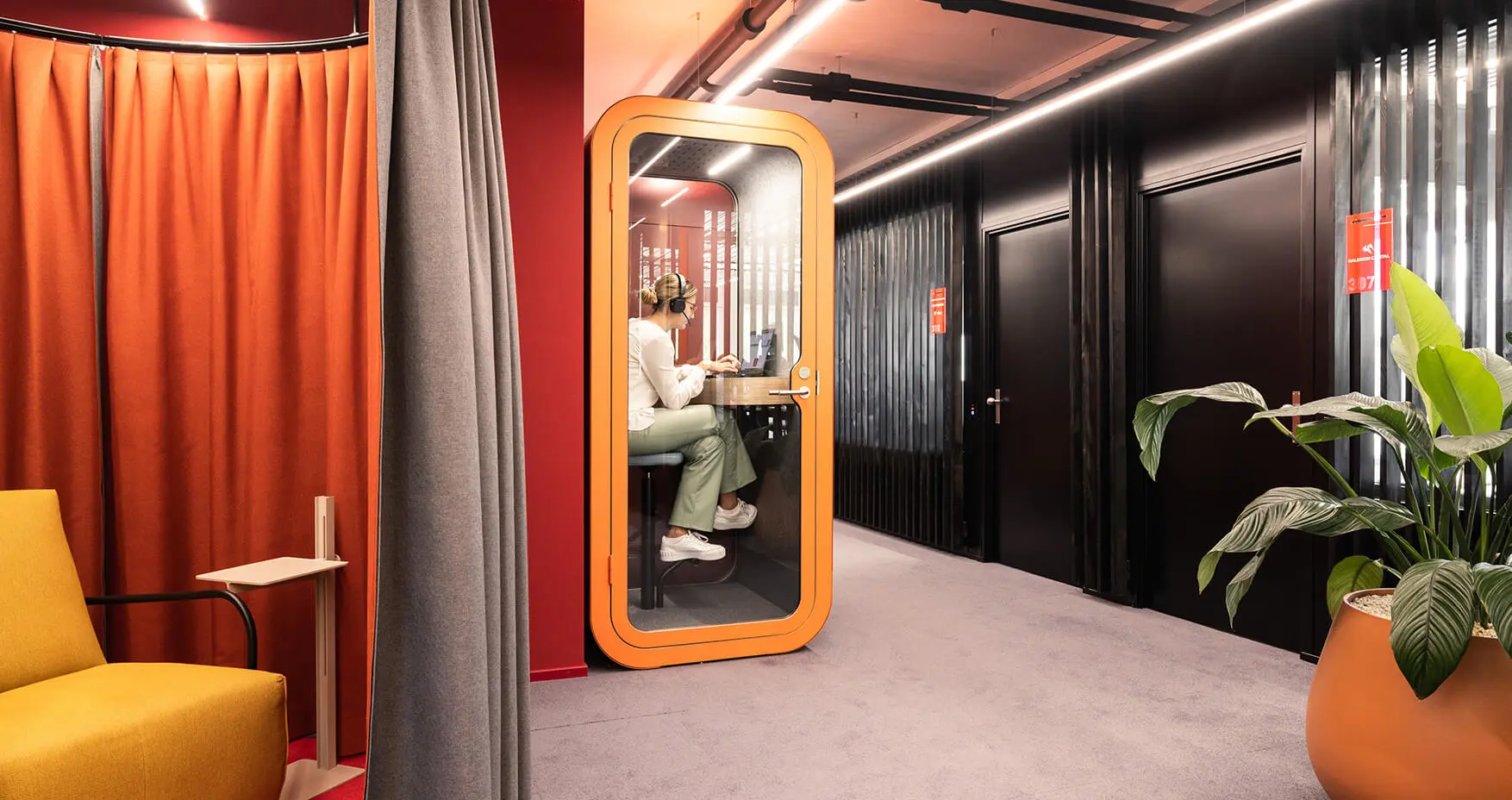 Headsquarter Zürich The Hip Telefonbox