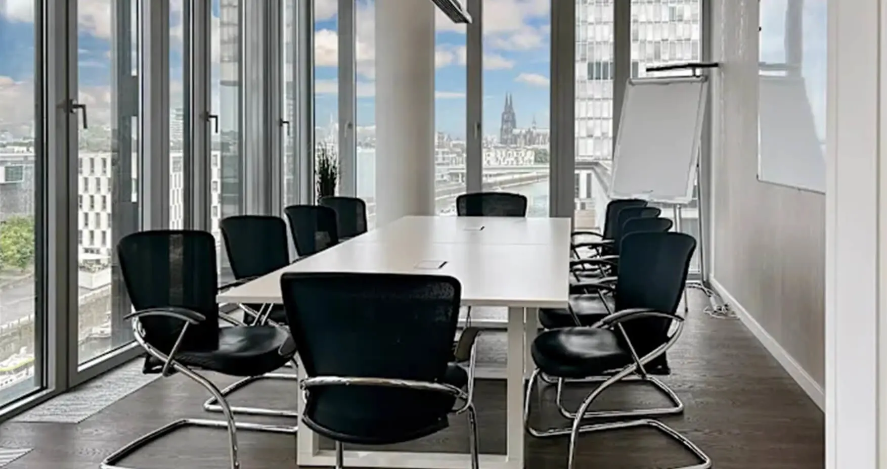 Signature by Regus Köln Kranhaus Konferenzraum