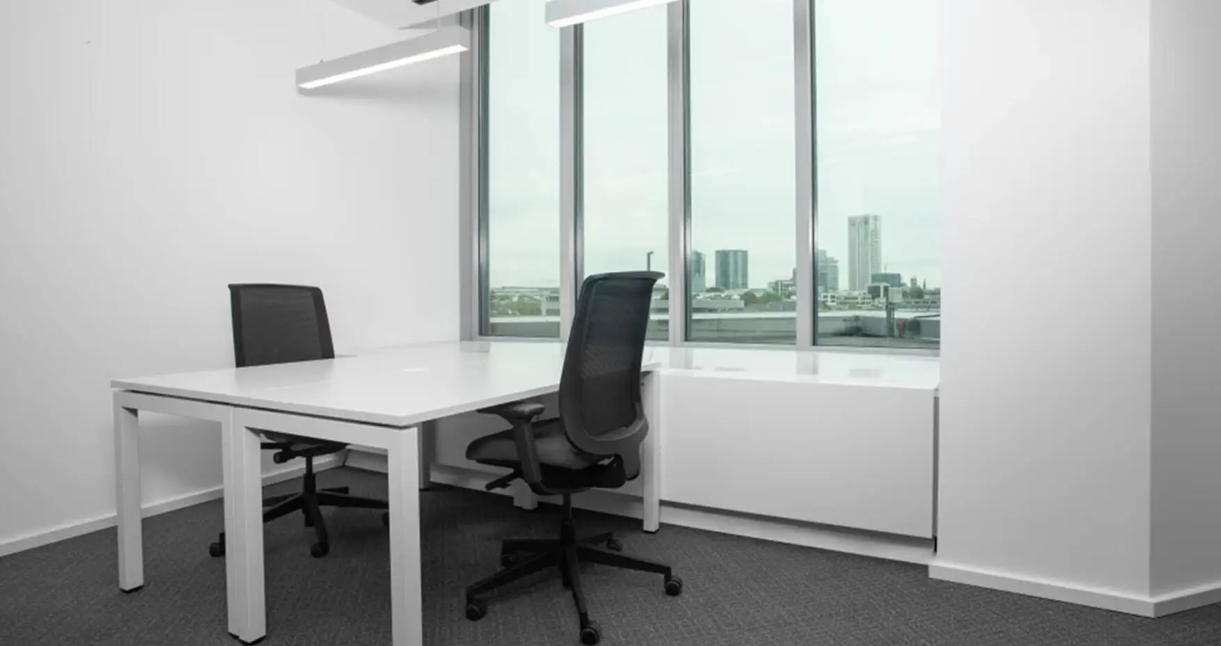 Regus Frankfurt Messeturm kleines Office