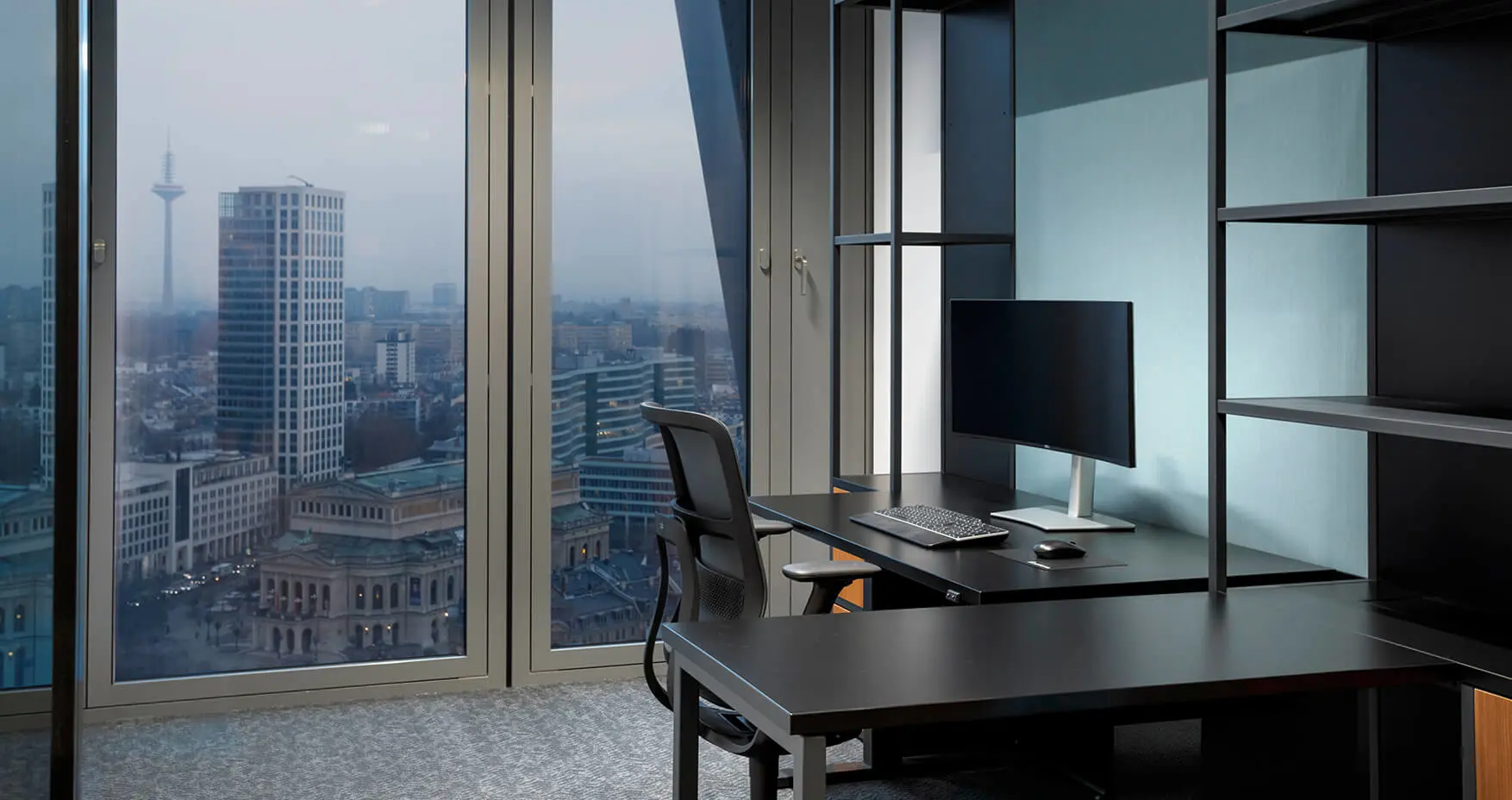 K1 BusinessClub Aqua Tower Arbeitsplatz mit Aussicht