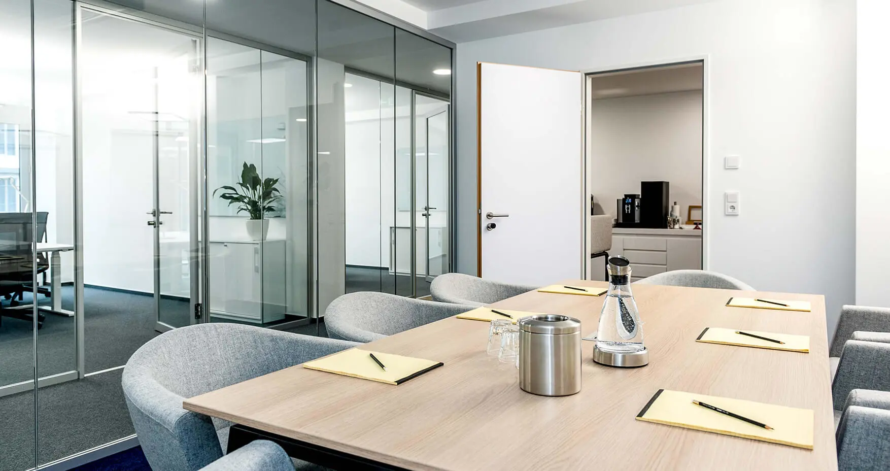 Workrepublic Neuer Wall Hamburg Meetiingraum