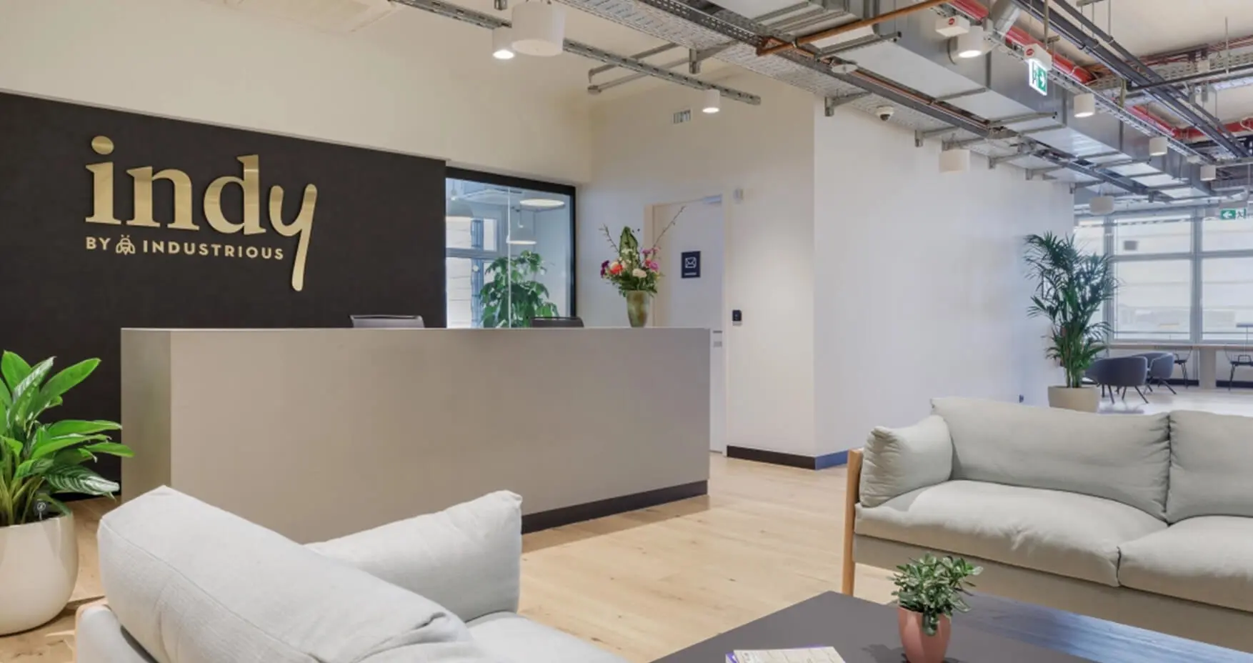 Indy Berlin Atrium Tower Empfang