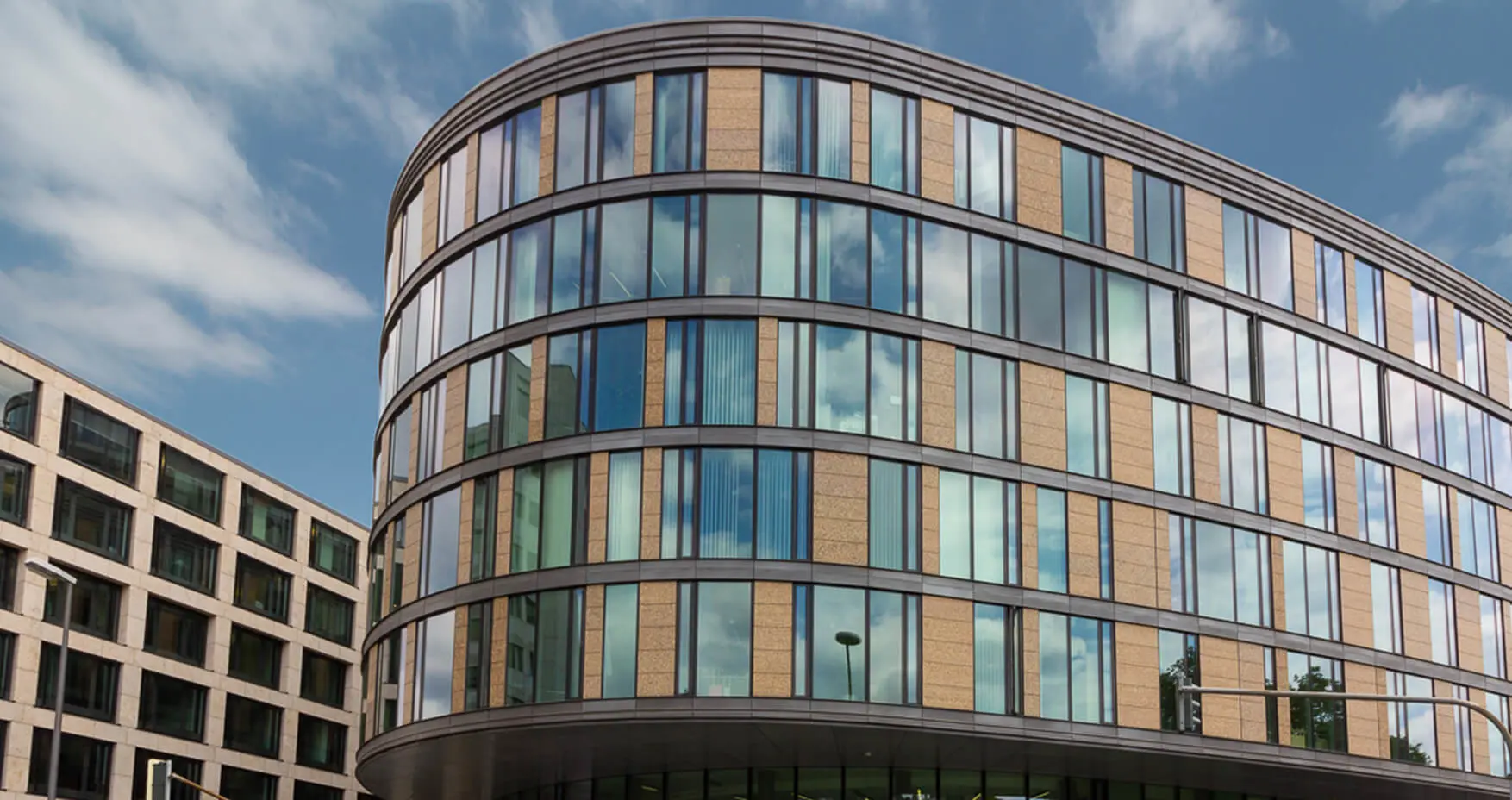 Tribes Frankfurt Baseler Oval Fassade