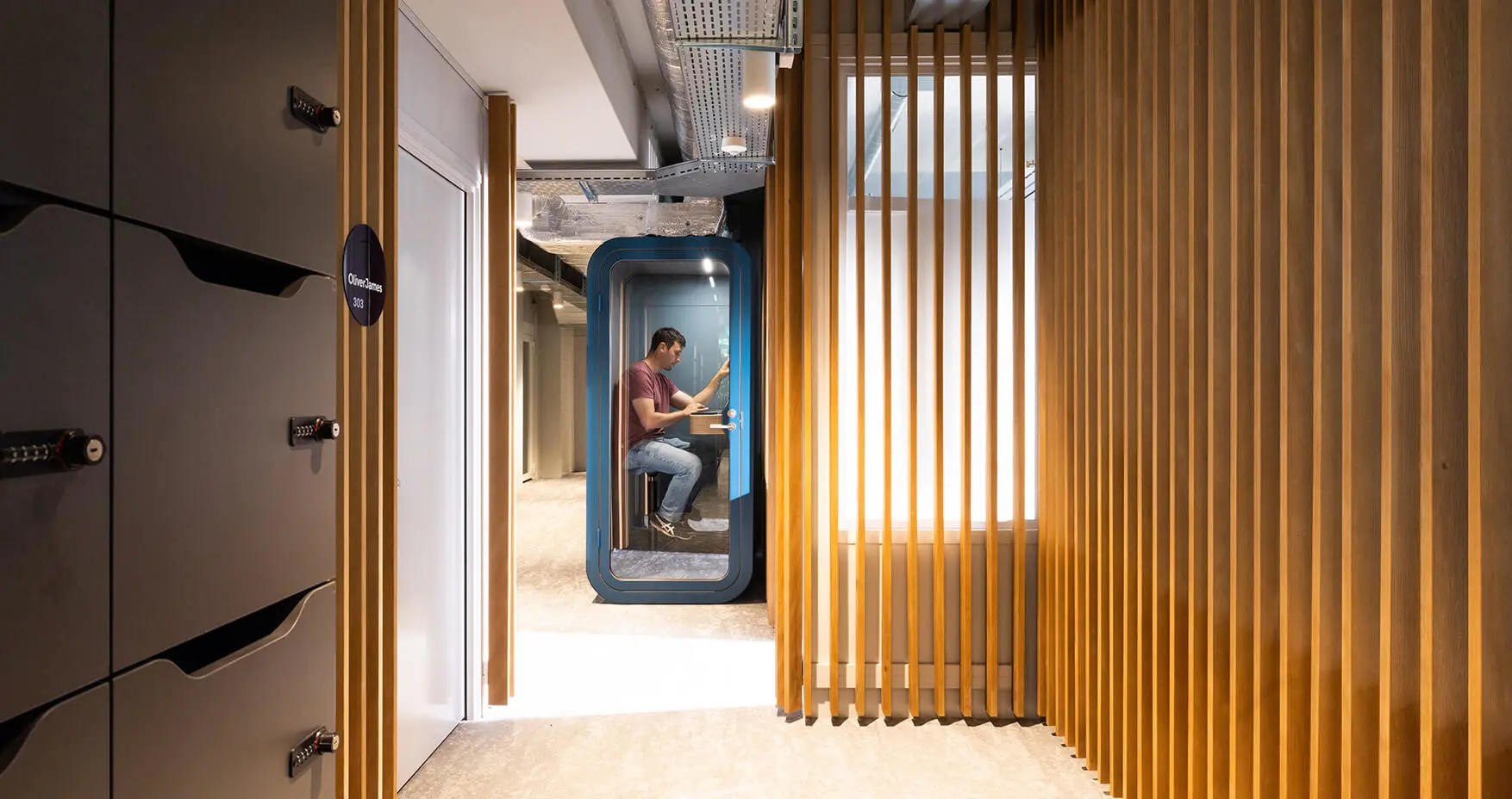 Headsquarter Zürich The Historic Telefonzelle