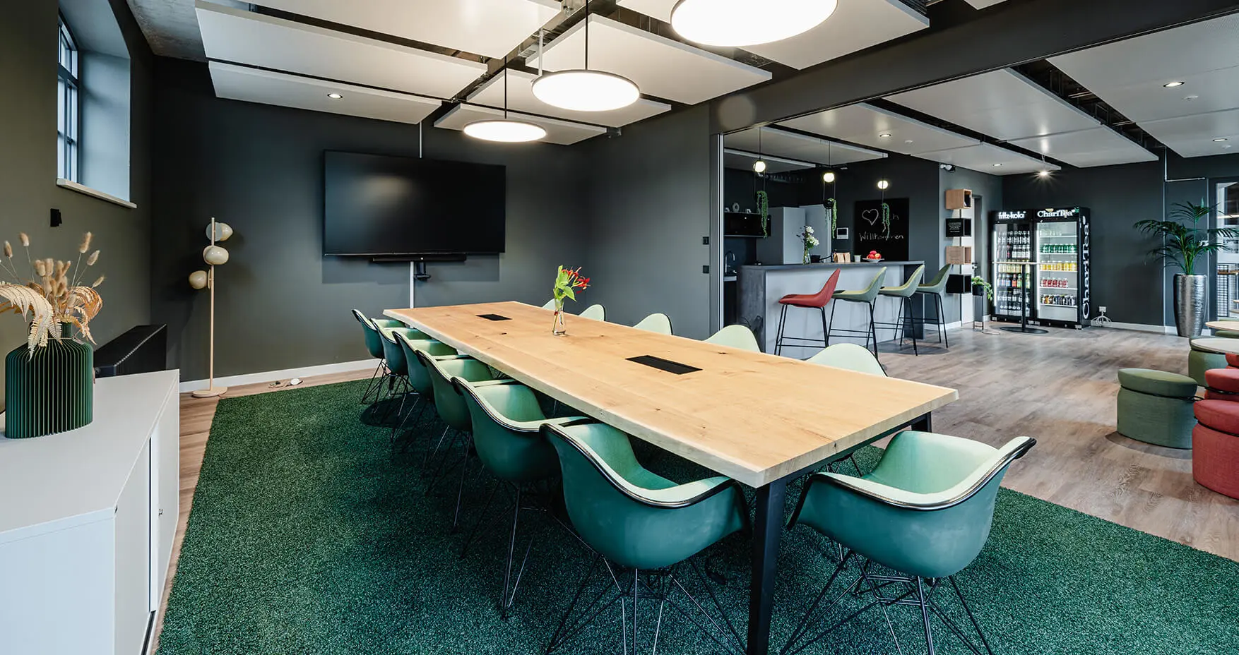 1000 Satellites München Malt Küche